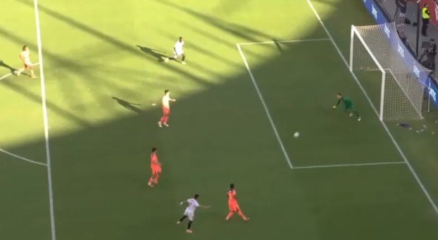 «Барселона» крупно проиграла на выезде «Севилье», Левандовски смазал пенальти