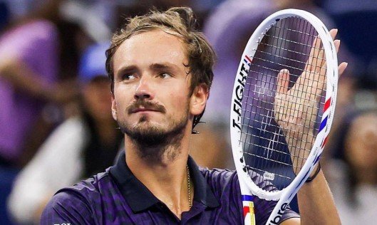 Медведев повторно обыграл испанца Давидовича-Фокину и вышел в 1/8 финала «Мастерса» в Шанхае 