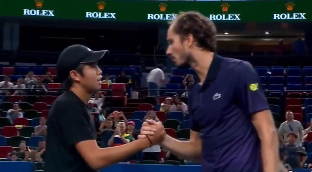 Медведев взял реванш у Тьена и вышел в 1/4 финала в Шанхае («Мастерс», видео)