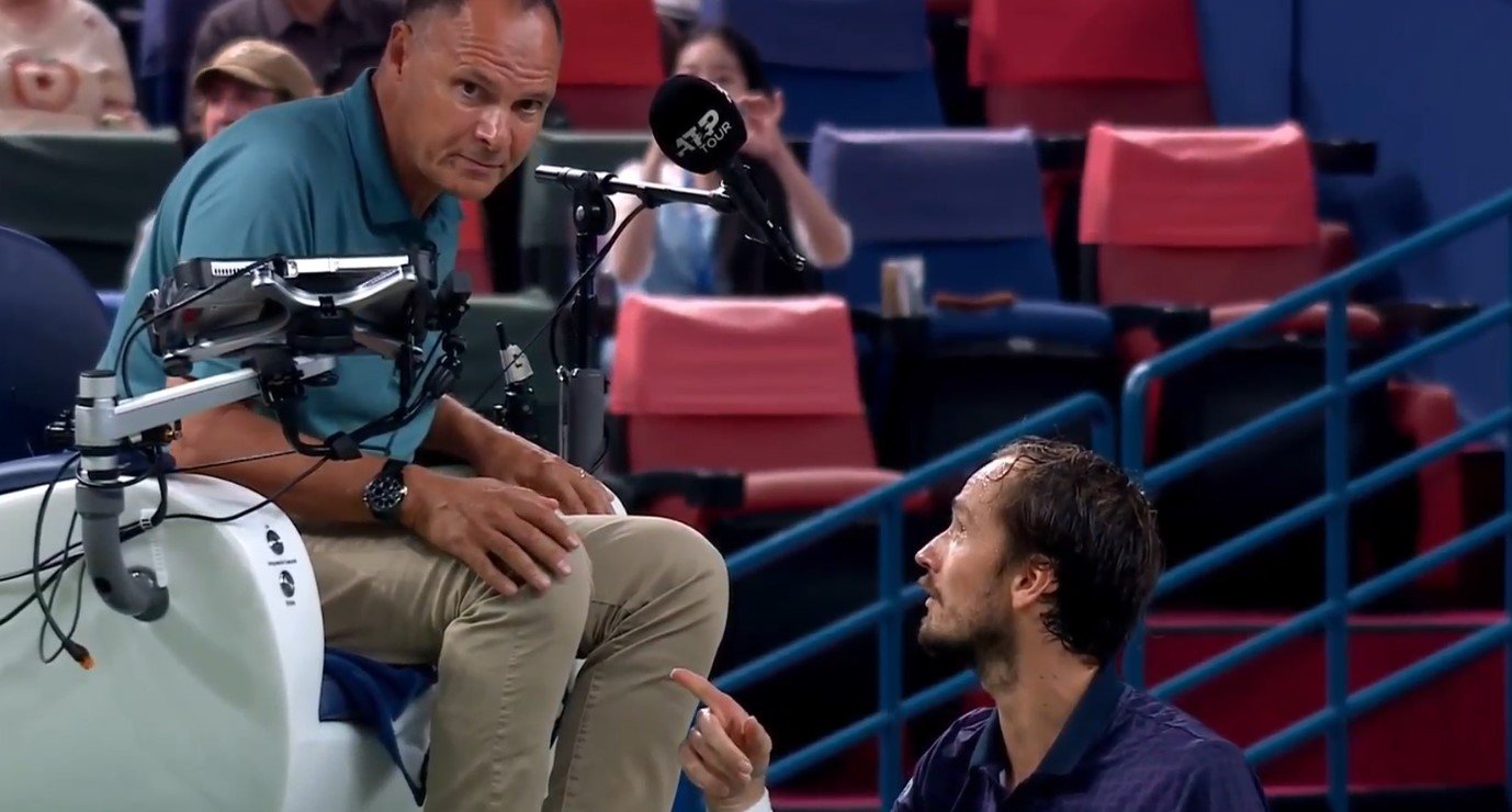 Медведев не смог пробиться в финал «Мастерса» в Шанхае, сенсационно уступив Риндеркнешу