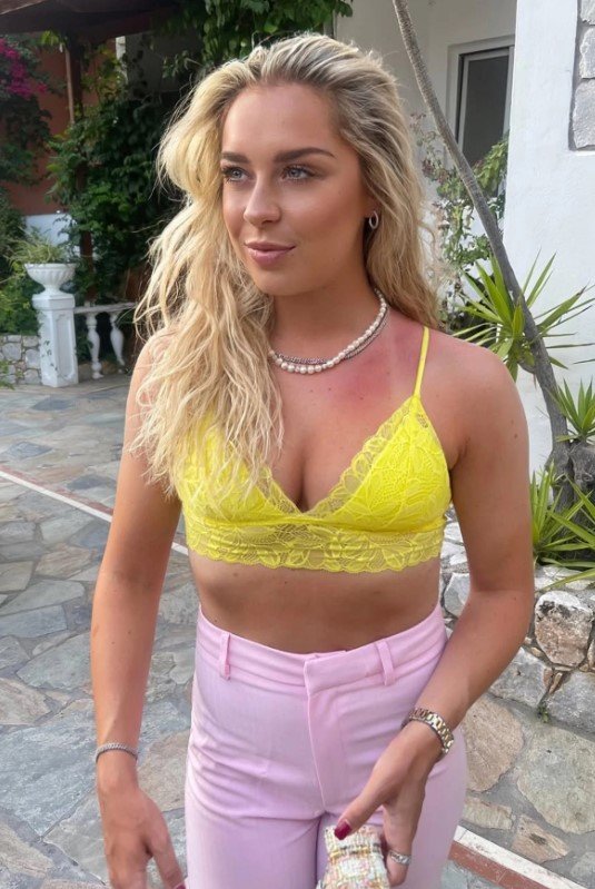 Поппи Паттинсон: фото в купальнике английской футболистки Поппи Паттинсон: фото в купальнике английской футболистки