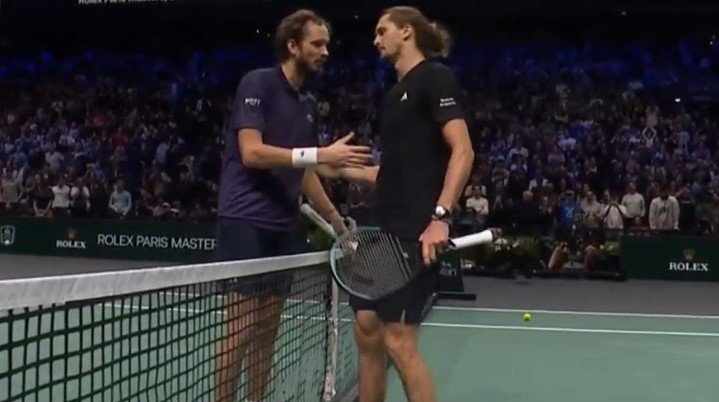 Медведев в 3-х сетах проиграл Звереву и покидает «Мастерс» в Париже (Видео)