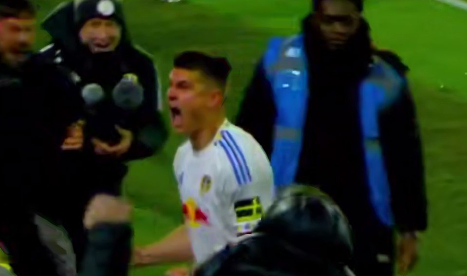 «Лидс» неожиданно обыграл «Челси» - помог первый гол Бийола в АПЛ (Видео) «Лидс» неожиданно обыграл «Челси» - помог первый гол Бийола в АПЛ (Видео)