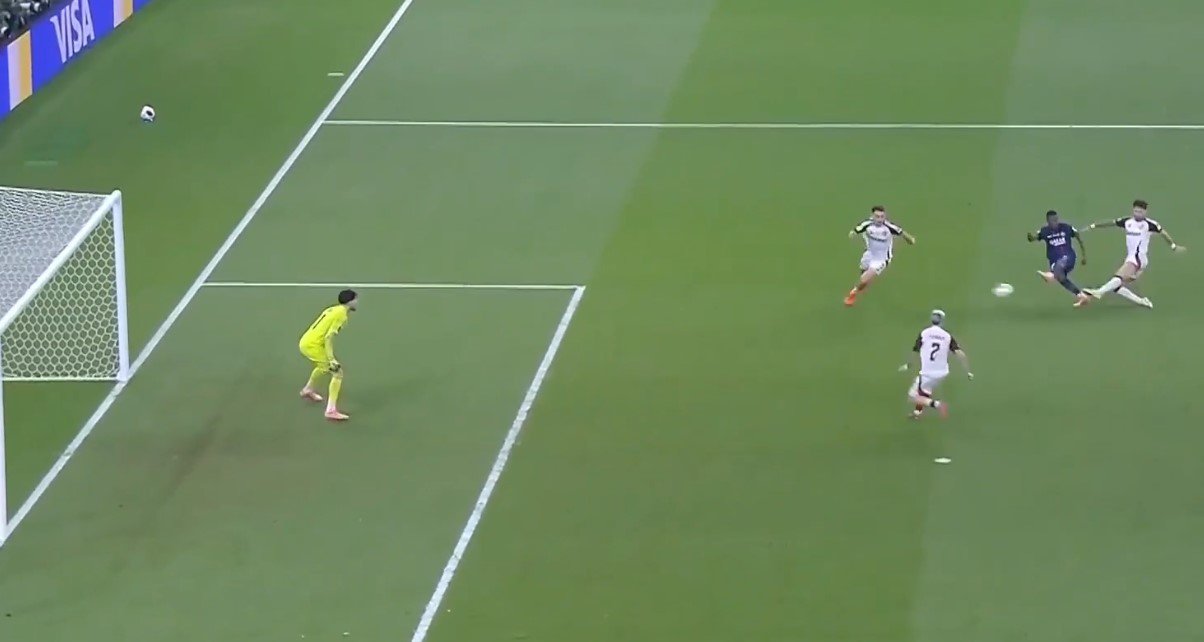 «ПСЖ» вырвал межконтинентальный кубок у «Фламенго» - Сафонов отразил 4 пенальти (голы, видео)