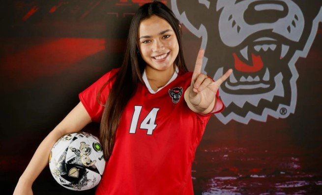 Пейдж Толентино: фото в купальнике американской футболистки (соц. сети)