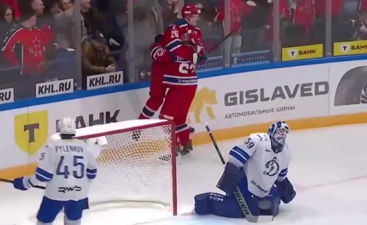 КХЛ: ЦСКА разгромил в дерби «Динамо» (обзор, видео) КХЛ: ЦСКА разгромил в дерби «Динамо» (обзор, видео)