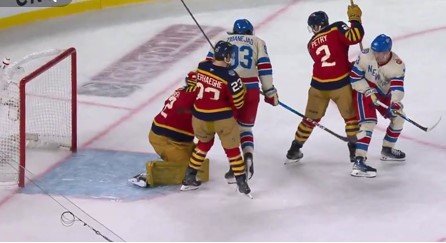 «Рейнджерс» разгромил «Флориду» в «Зимней классике», у Панарина - дубль и передача (НХЛ, видео)