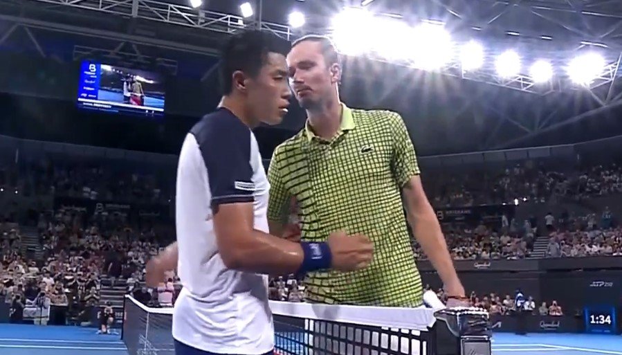 Медведев выиграл турнир в Брисбене, дожав Накашиму в двух партиях (АТП-250, видео)