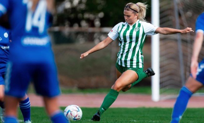 Жюльен Рамирес: горячие фото в купальнике канадской футболистки (соц. сети)