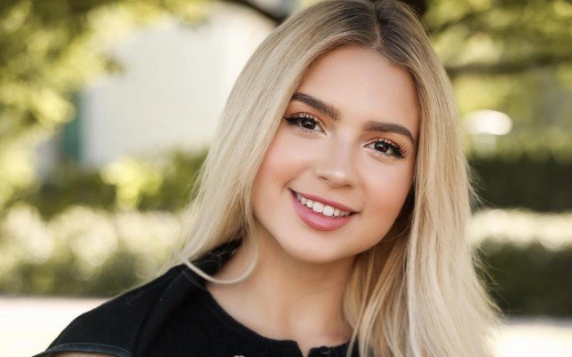 Жюльен Рамирес: горячие фото в купальнике канадской футболистки (соц. сети)