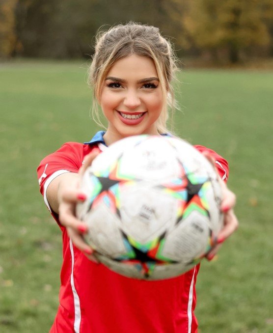 Жюльен Рамирес: горячие фото в купальнике канадской футболистки (соц. сети)