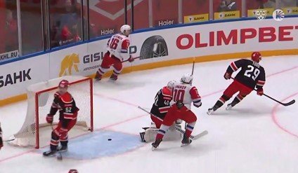 КХЛ: «Локомотив» в ОТ обыграл на выезде «Спартак» и стал лидером Запада (обзор, видео)