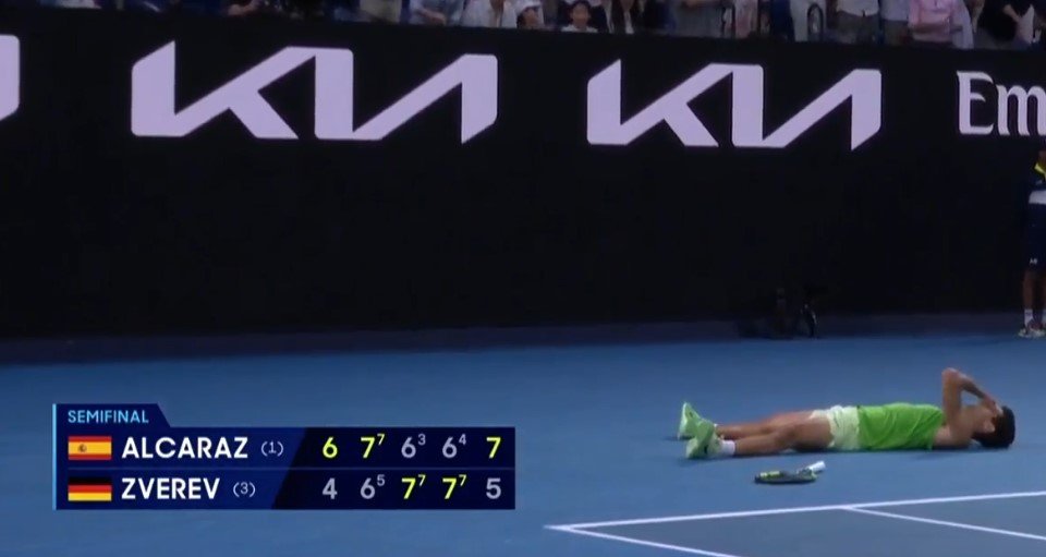Алькарас в 5-ти сетах вырвал победу у Зверева и вышел в финал Австралиан опен (видео)