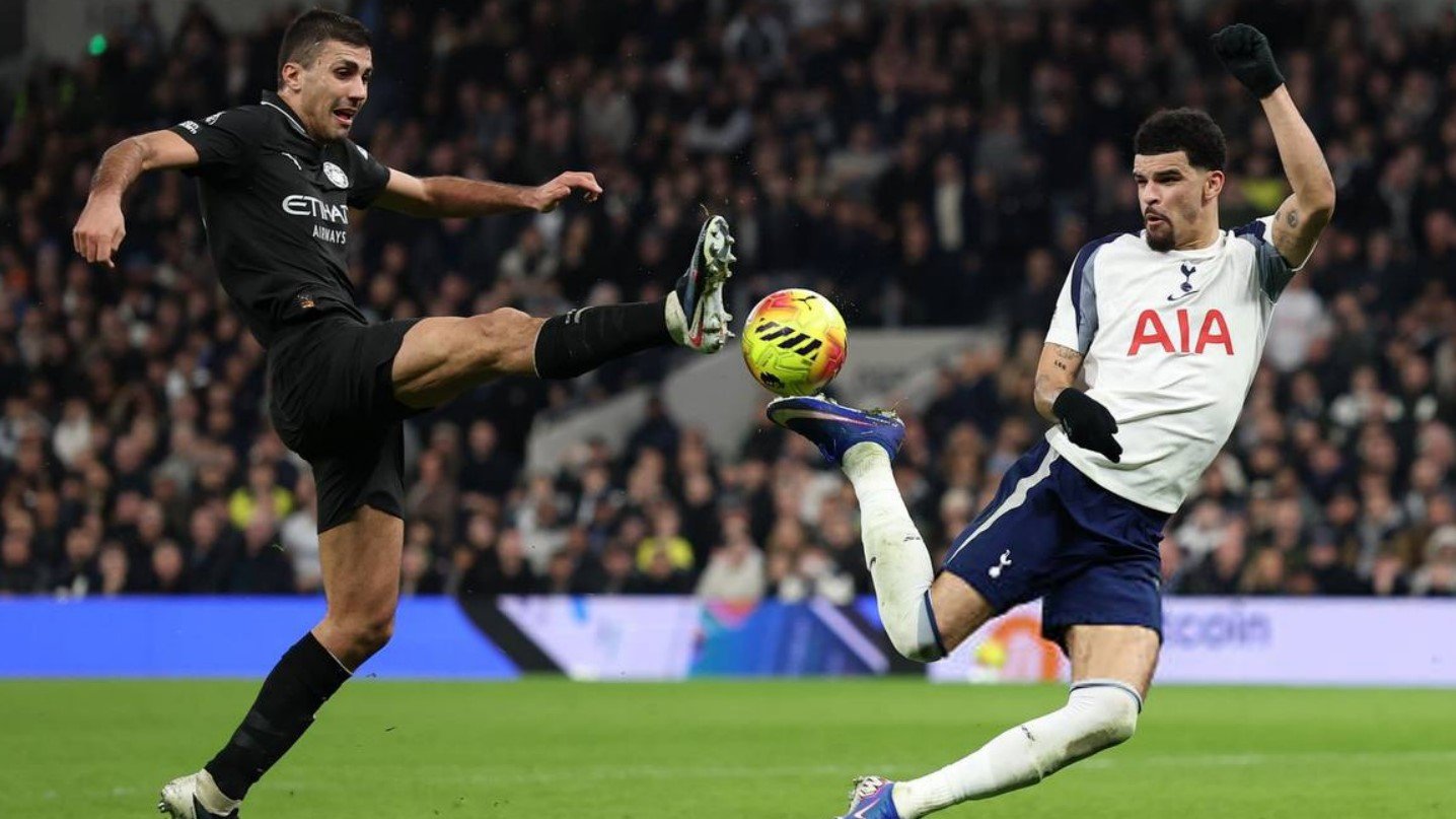 Дубль Соланке принес «Тоттенхэму» волевую ничью с «Ман Сити» (АПЛ, видео)