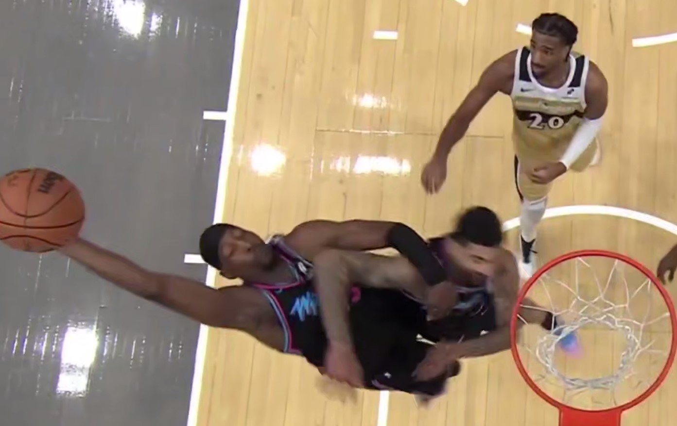 Адебайо поставил курьезный данк через партнера по «Майами» (НБА, видео)