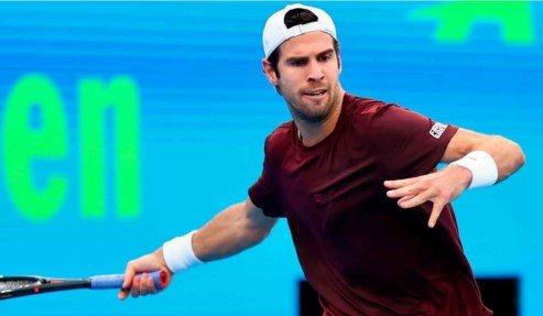 Алькарас одержал волевую победу над Хачановым в Дохе (АТП-500, видео)