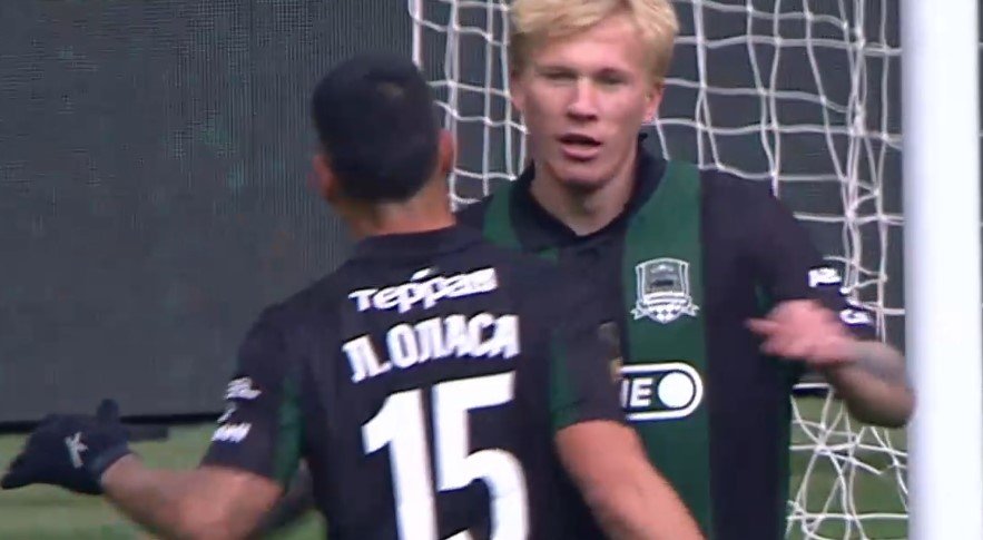 «Краснодар» дожал в большинстве «Ростов» и вернулся на 1-е место (РПЛ, видео) «Краснодар» дожал в большинстве «Ростов» и вернулся на 1-е место (РПЛ, видео)