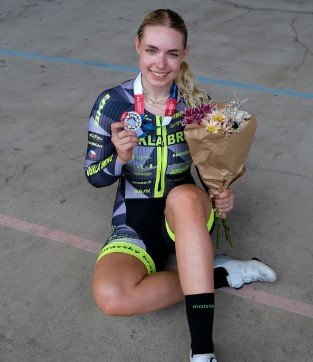 Сара Петеркова: горячие фото чешской велосипедистки (соц. сети)