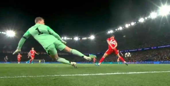 Дубль Хвичи помог «ПСЖ» обыграть дома «Баварию», команды забили 9 голов (полуфинал ЛЧ)