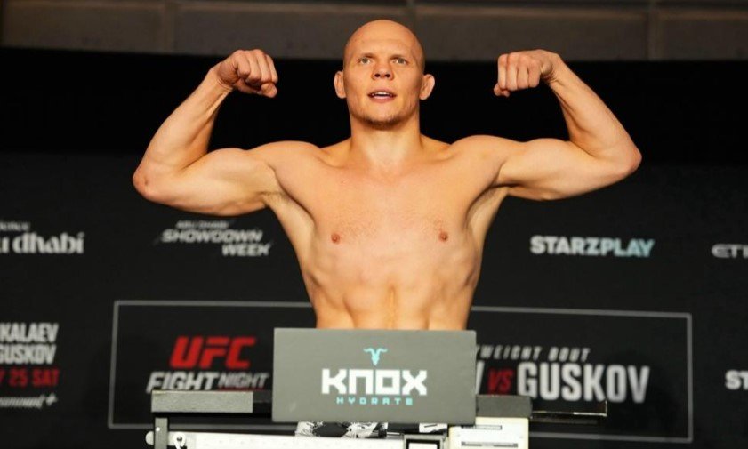Анкалаев - Гуськов: трансляция UFC 282 доступна на «Винлайн» (Абу-Даби, 25 июля)