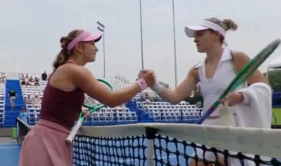 16-летняя Лютова сенсационно вышла в полуфинал в Мемфисе, обыграв 2-0 Макнэлли (WTA-250)