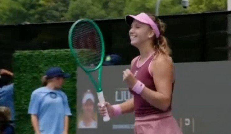 16-летняя Лютова сенсационно вышла в полуфинал в Мемфисе, обыграв 2-0 Макнэлли (WTA-250)