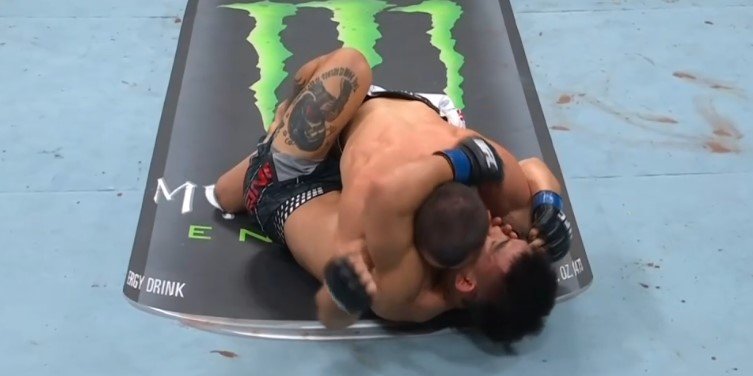 Умар Нурмагомедов сенсационно проиграл нокаутом Ядуну на UFC Fight Night 286