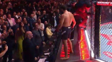 Царукян локтем нокаутировал Руффи на UFC 331 - бразильцу не хватило 4 секунды до гонга