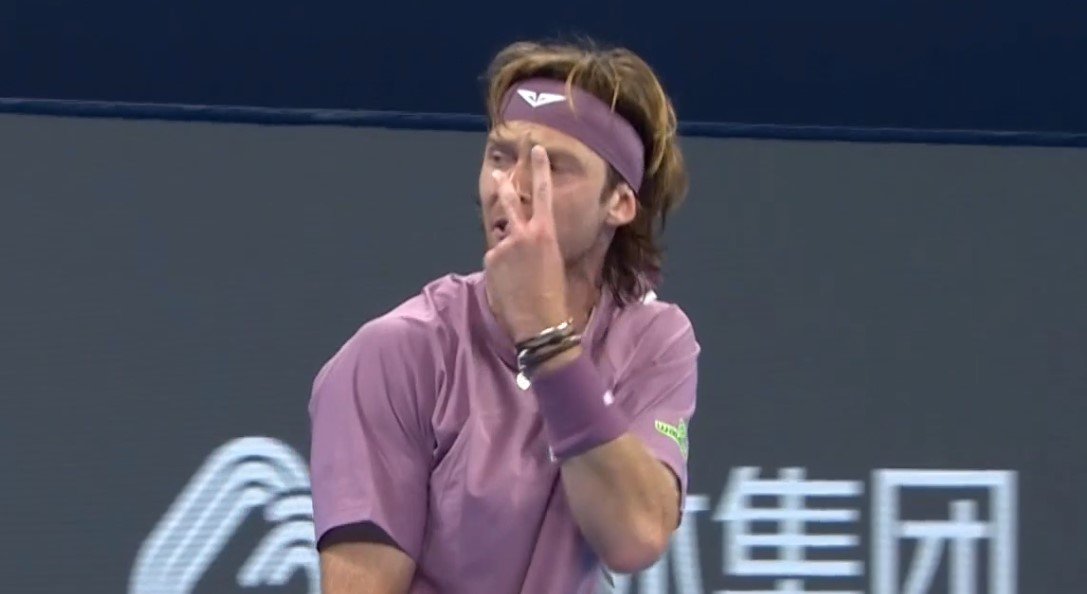 Медведев выиграл турнир в Ханчжоу, одолев в финале Рублева (ATP-250) Медведев выиграл турнир в Ханчжоу, одолев в финале Рублева (ATP-250)
