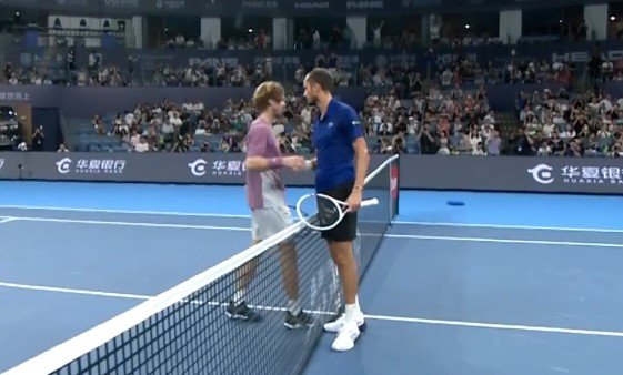 Медведев выиграл турнир в Ханчжоу, одолев в финале Рублева (ATP-250) Медведев выиграл турнир в Ханчжоу, одолев в финале Рублева (ATP-250)