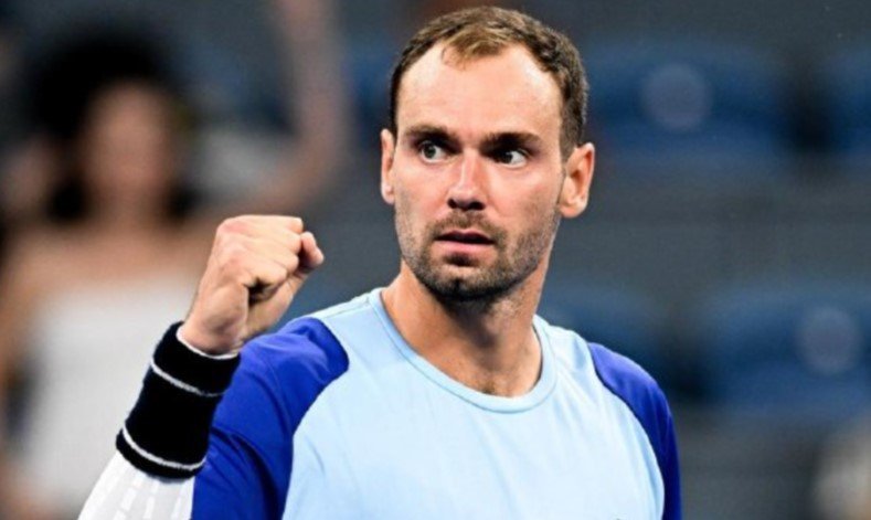 Сафиуллин стартовал в Пекине с разгромной победы над Коболли (ATP-500)